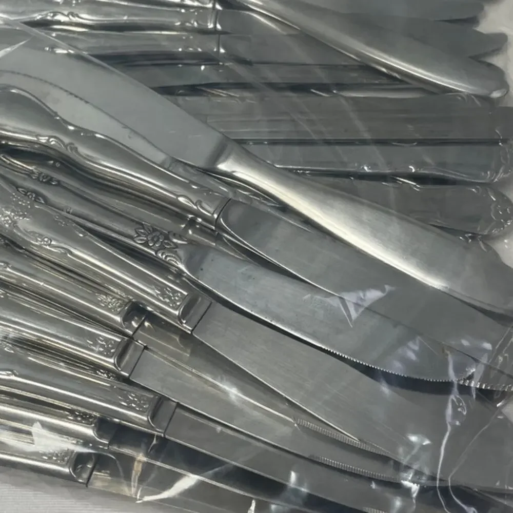 Lot of 35 Stainless Steel Various Floral Modern Patterns Dinner Flatware Knives